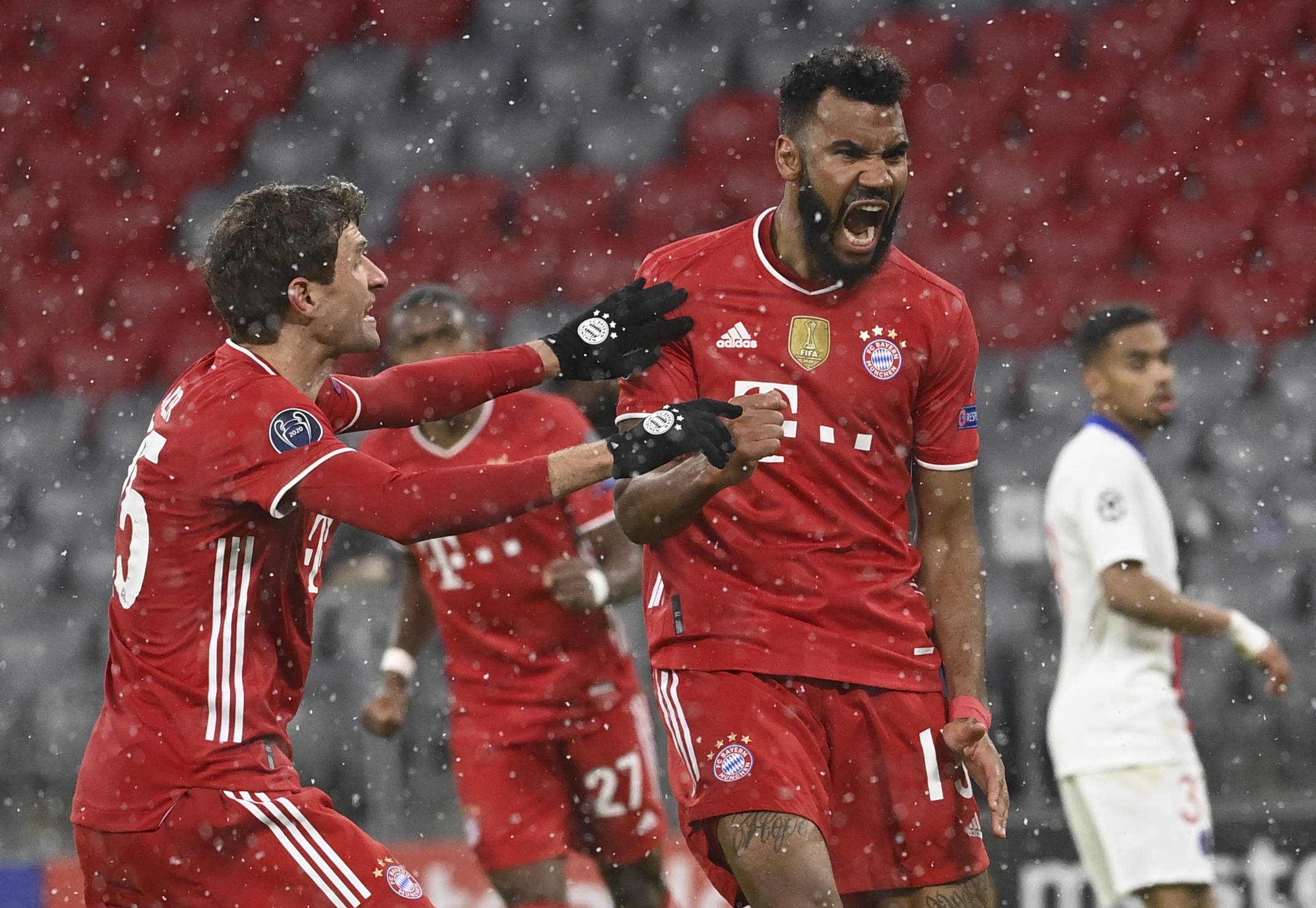 围绕着莱万与凯恩的转会传闻大家觉得拜仁会同意吗？（莱万、凯恩转会风声四起，拜仁会放行吗？）