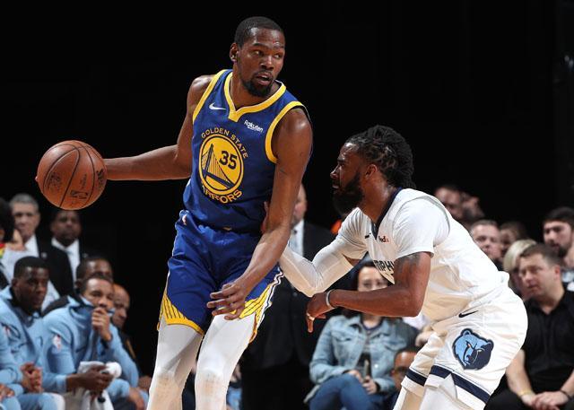 德国人被“搞懵”了！樊振东一己之力，让一座欧洲小城“沦陷”！（樊振东一人点燃全城！欧洲小城沸腾，德国观众都看懵了！）