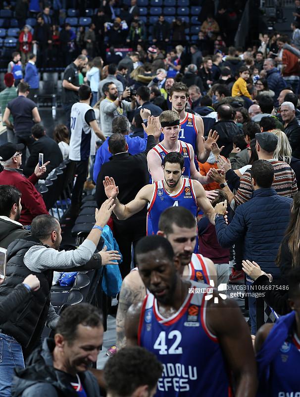 5-0！利雅得胜利开门红，C罗点射创纪录，赛后引领维京战吼（5-0大捷！利雅得胜利迎新季首胜，C罗点球刷新纪录，赛后领衔维京战吼）