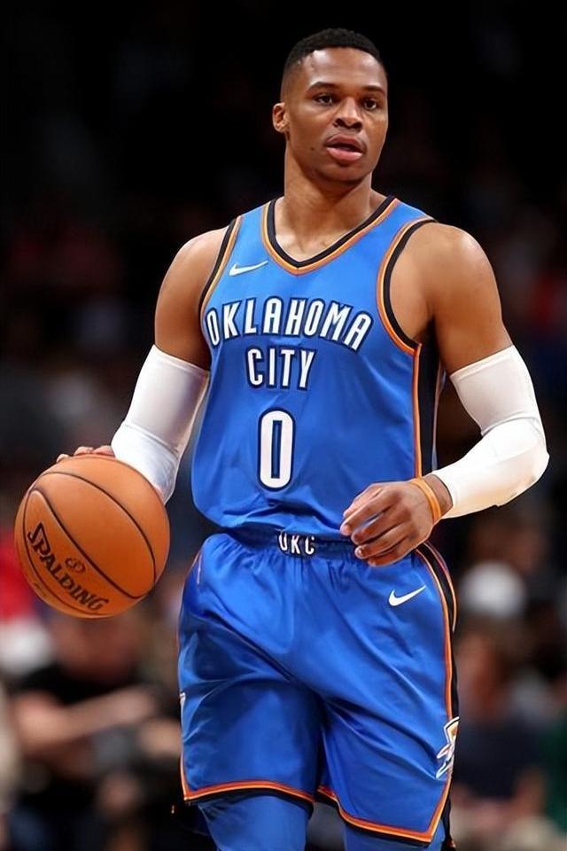 亨利：皇马半年就想换掉阿隆索太荒诞了，在那只会执教还不够（亨利：皇马仅半年就要换阿隆索太离谱，那里光会执教远远不够）