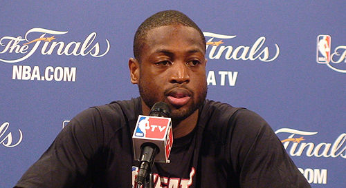 启蒙教练：维尼修斯一直有点叛逆，他应该学会控制和收敛脾气（启蒙教练：维尼修斯性格桀骜，需学会克制情绪）