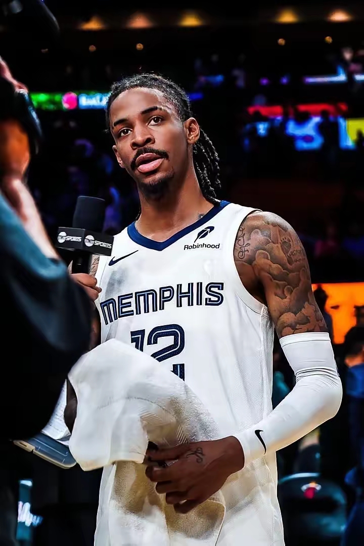 随阿根廷队在西班牙公开训练，梅西：感谢今天到场的所有人（阿根廷队在西班牙进行公开训练课，梅西向到场观众致谢）