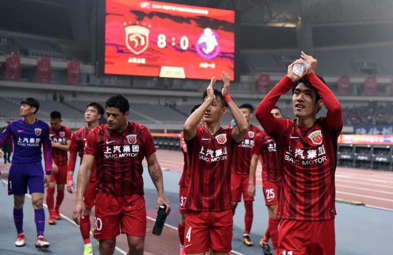 足球曝英超豪门盯上天才中卫，报价或破纪录（曝英超豪门锁定天才中卫，报价或刷新转会纪录）