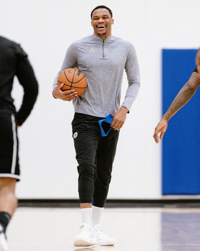 斯洛特：密集赛程下球队需恢复时间，加克波和远藤航将缺席（斯洛特：密集赛程亟需恢复，加克波、远藤航将缺阵）